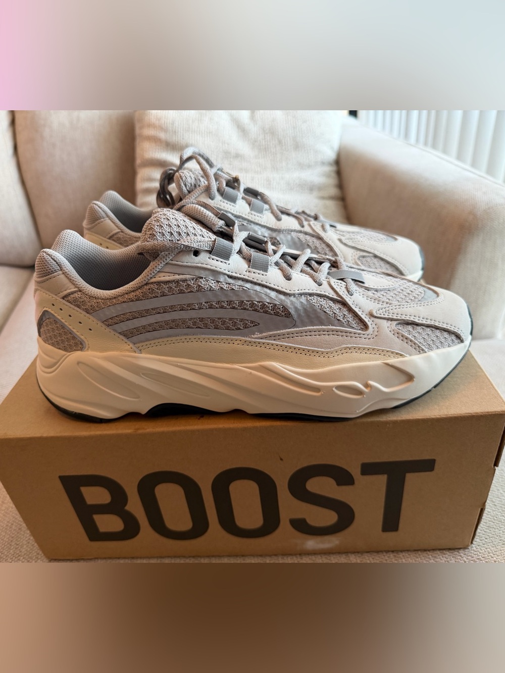 adidas Yeezy boost 700 V2